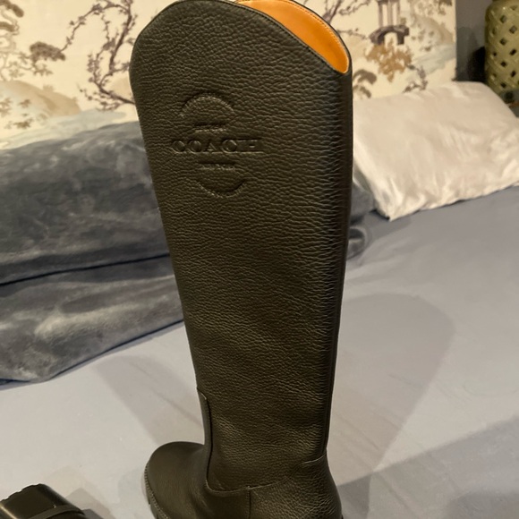 size 6B. Black lather original coach - Picture 2 of 10